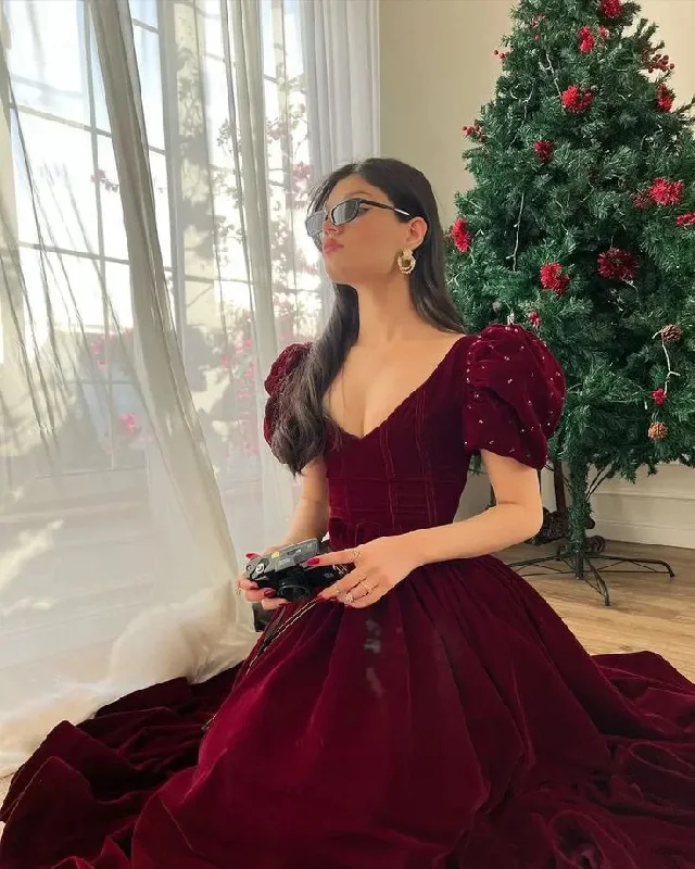 Burgundy Velvet V Neck Short Puff Sleeve Beaded A-Line Long Floor Length Ball Gown Evening Dress Christmas Party Dress gh3042